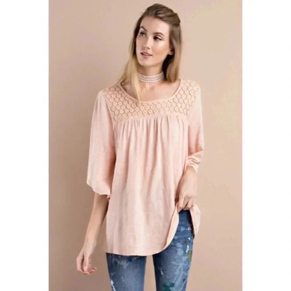 Boutique Easel Women’s small peach bell sleeve shirt